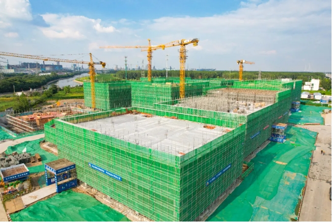 浦仪公路旁，竖起产业新地标